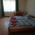 Montana-ederics Vendeghaz Гостевой дом 4*