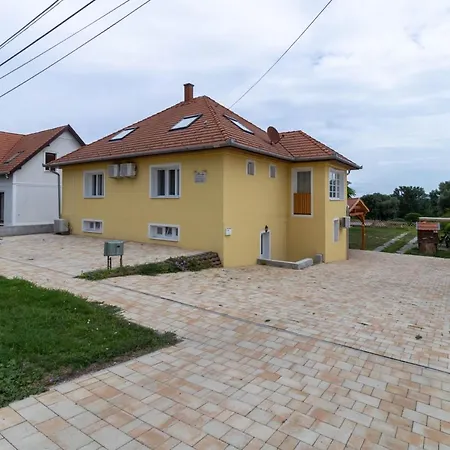 Montana-ederics Vendeghaz בלטונדריץ'