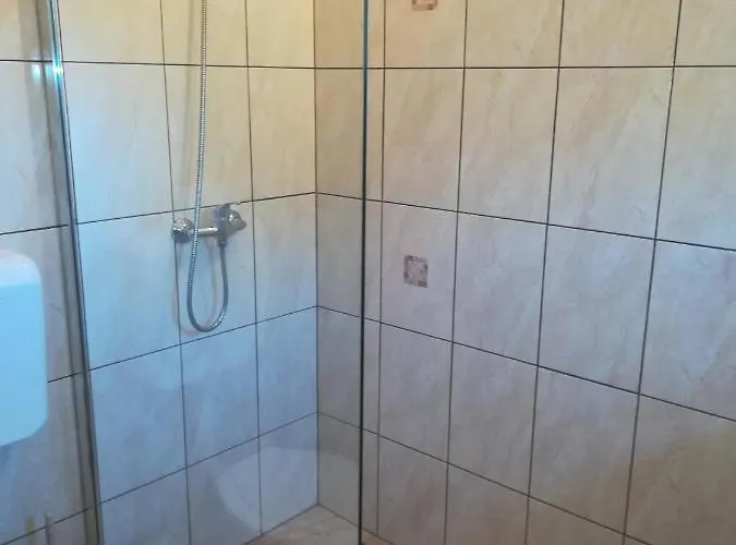 Montana-ederics Vendeghaz 4*