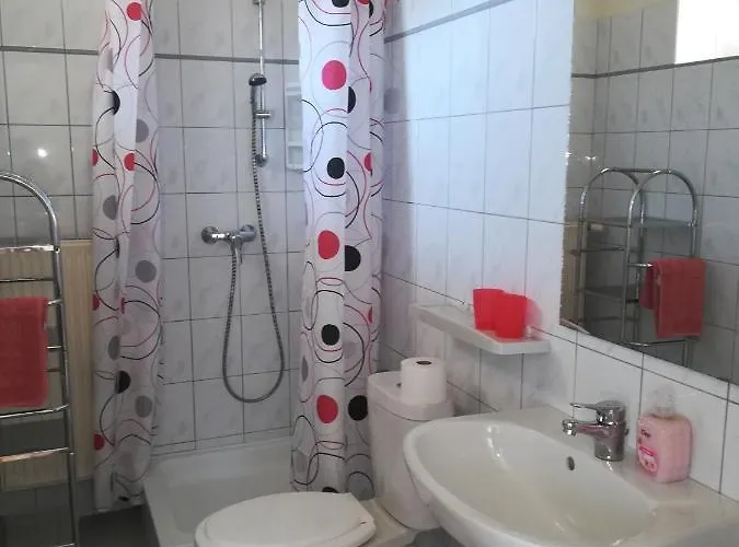 Montana-ederics Vendeghaz 4* בלטונדריץ'