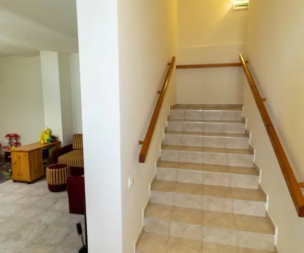 Montana-ederics Vendeghaz 4*