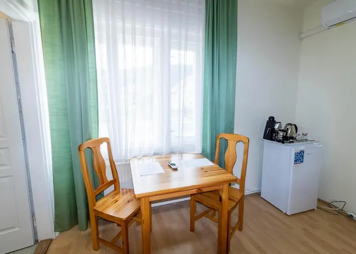 Montana-ederics Vendeghaz 4* בלטונדריץ'